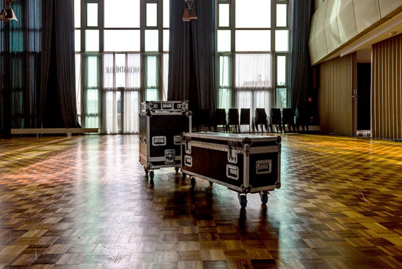 Flight Cases avant bal - Crédit : Gilles Vidal